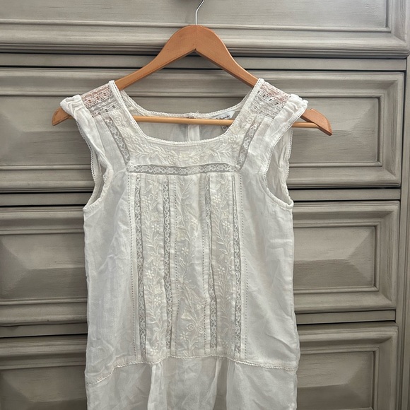 White Lace Trim Sleeveless Top - Picture 2 of 7